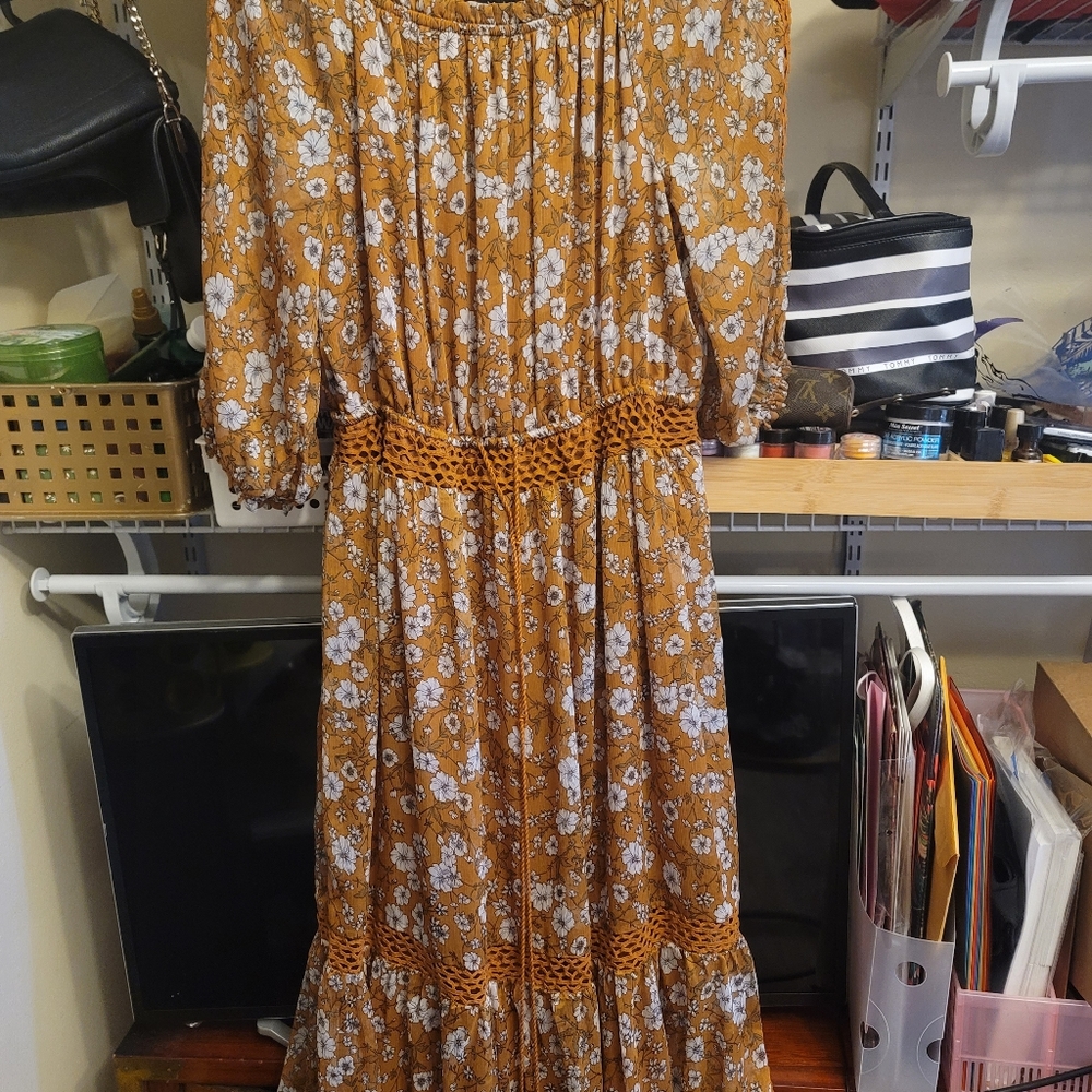 $13 NEW NO TAGS BROWN FLORAL DRESS